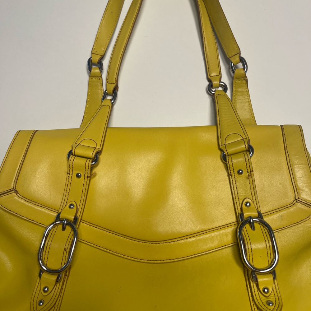 Yellow leather shoulder bag.